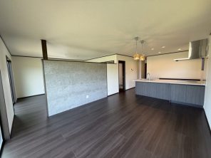 西都市調殿｢車好き必見！ビルトインガレージのある平屋」