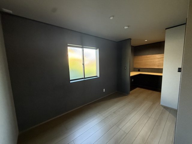 児湯郡高鍋町「バイクが映える!土間ガレージのある平屋」