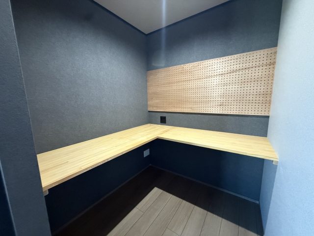 児湯郡高鍋町「バイクが映える!土間ガレージのある平屋」