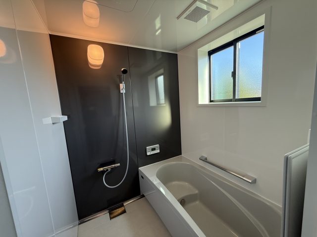 児湯郡高鍋町「バイクが映える!土間ガレージのある平屋」