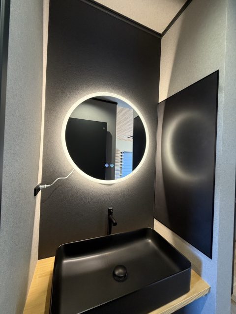 児湯郡高鍋町「バイクが映える!土間ガレージのある平屋」