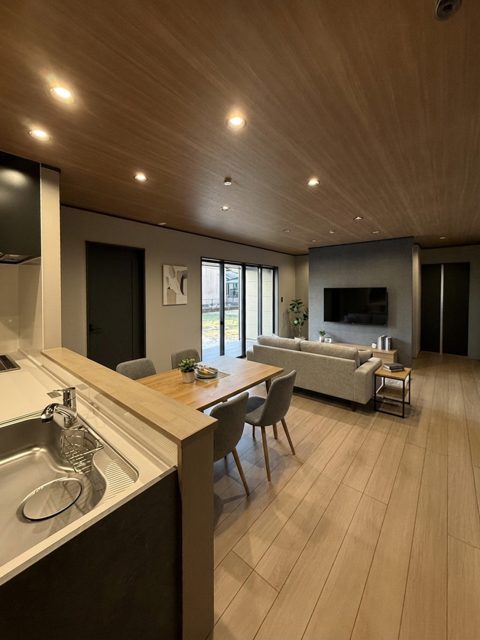 西都市右松｢家族団欒を楽しむインナーテラスのある家｣